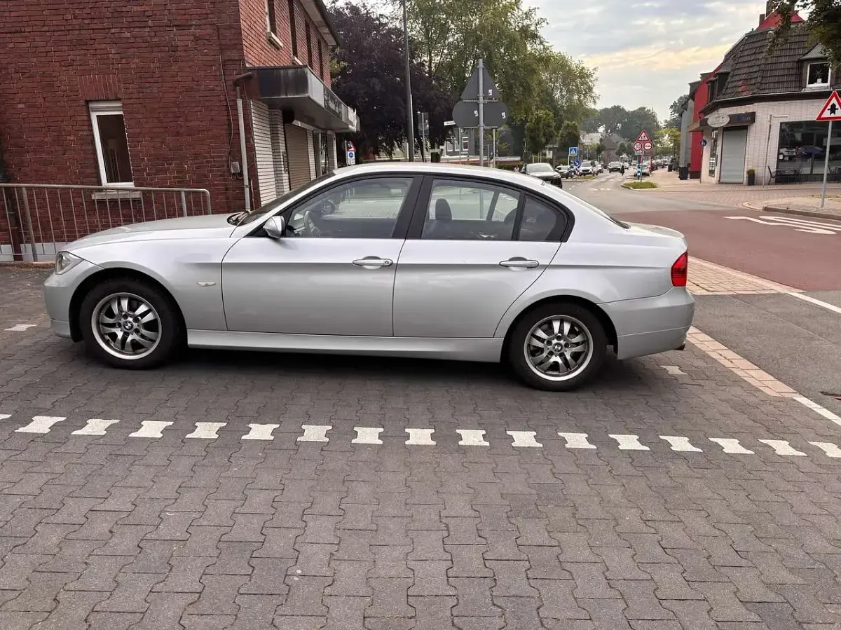 Gebraucht BMW 318 129 PS (94 kW) 2007 Limousine
