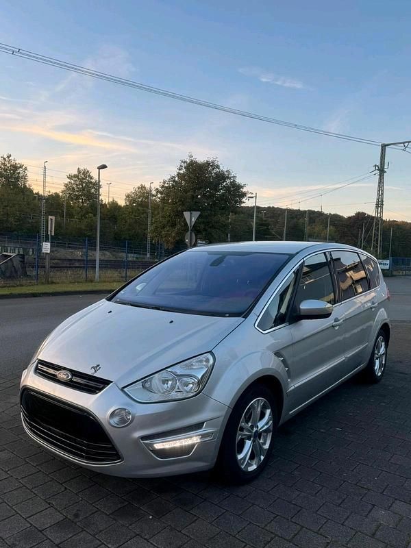 Silber Gebraucht 2011 Ford S-MAX S Van / Kleinbus | 5.750 € (Fairer Preis) - Bild 1/4