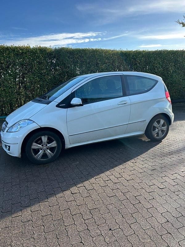 Weiß Gebraucht 2010 Mercedes A160 Kleinwagen | 5.500 € (Guter Preis) - Bild 1/4