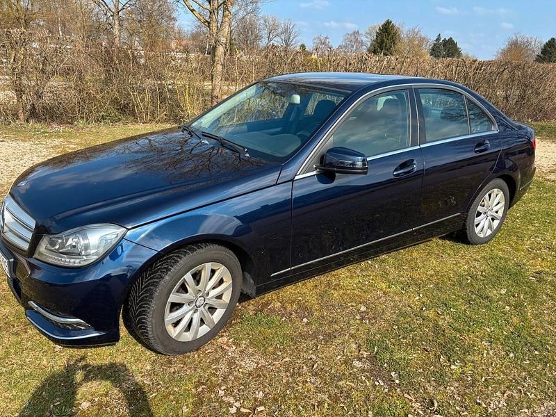 Gebraucht Mercedes C180 Avantgarde 156 PS (114 kW) 2012 Blau Limousine