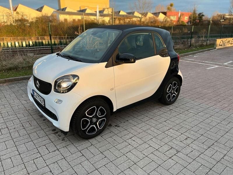 Weiß Gebraucht 2018 Smart ForTwo Electric Drive Prime Kleinwagen | 8.499 € (Fairer Preis) - Bild 1/4