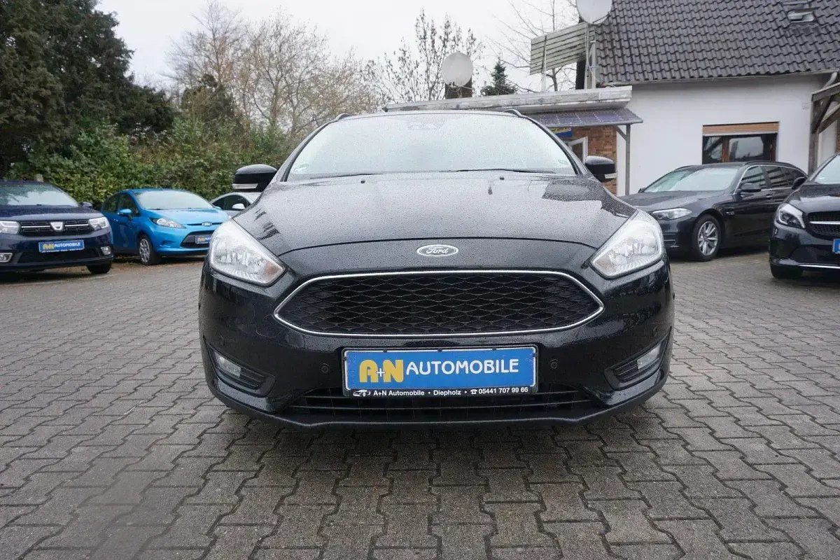 Gebraucht Ford Focus Trend 120 PS (88 kW) 2017 Schwarz Limousine