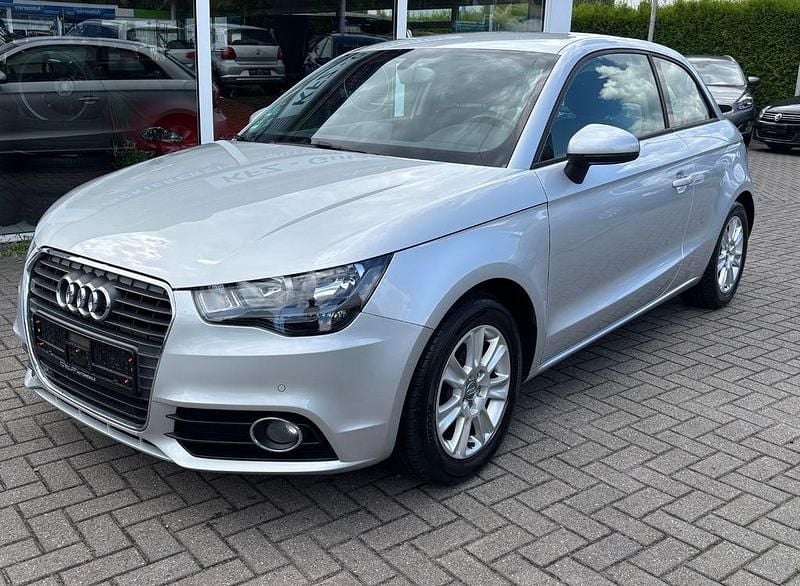 Silber Gebraucht 2012 Audi A1 Attraction Kleinwagen | 7.400 € (Guter Preis) - Bild 1/4