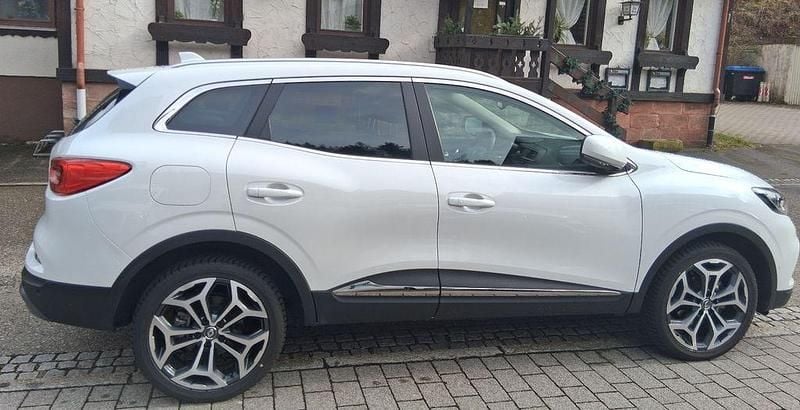 Gebraucht Renault Kadjar Techno 158 PS (116 kW) 2022 Weiß SUV