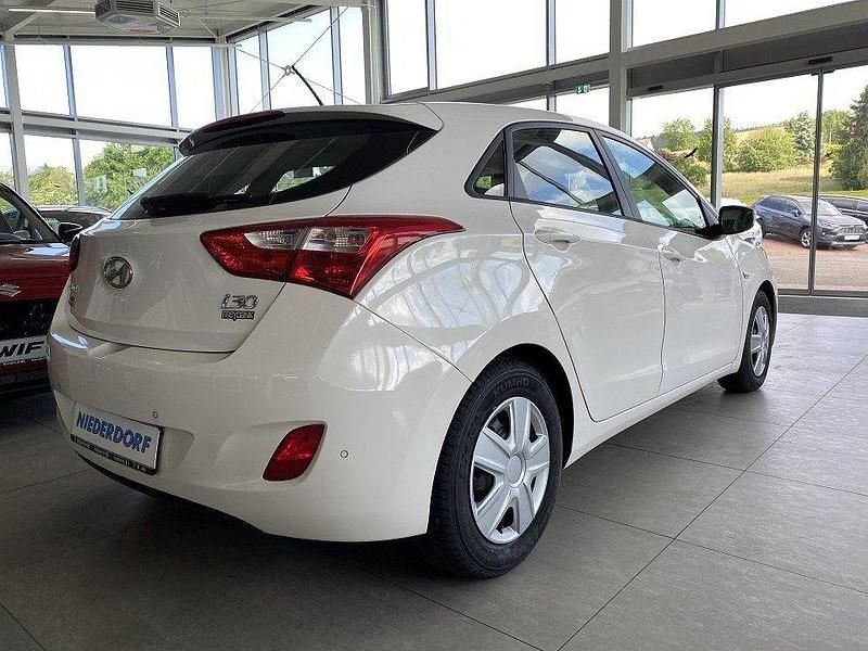 Gebraucht Hyundai i30 Edition 99 PS (72 kW) 2014 Creamy white Limousine