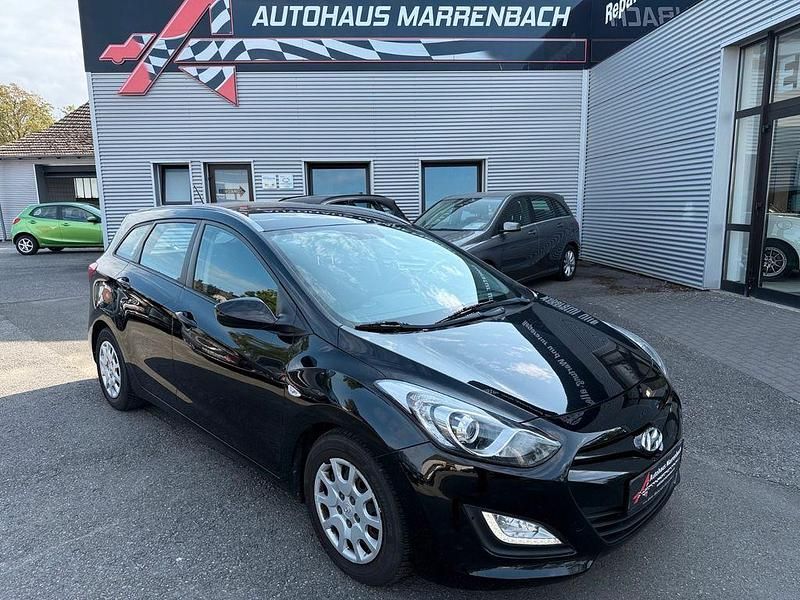 Schwarz Gebraucht 2013 Hyundai i30 Classic Kombi | 1.999 € (Guter Preis) - Bild 1/4