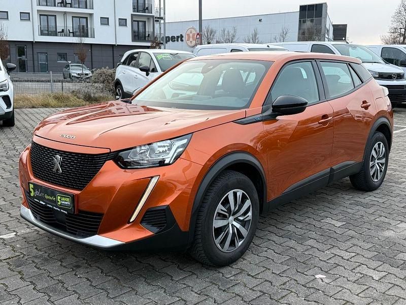 Gebraucht Peugeot e-2008 Active 100 kW (136 PS) 2022 Lackierung orange fusion/typ a SUV