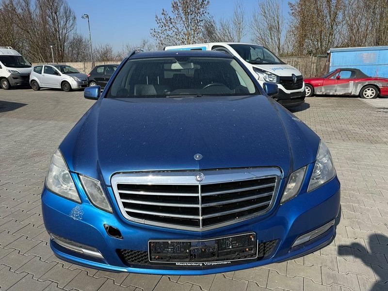 Gebraucht Mercedes E200 136 PS (100 kW) 2013 Blau Kombi