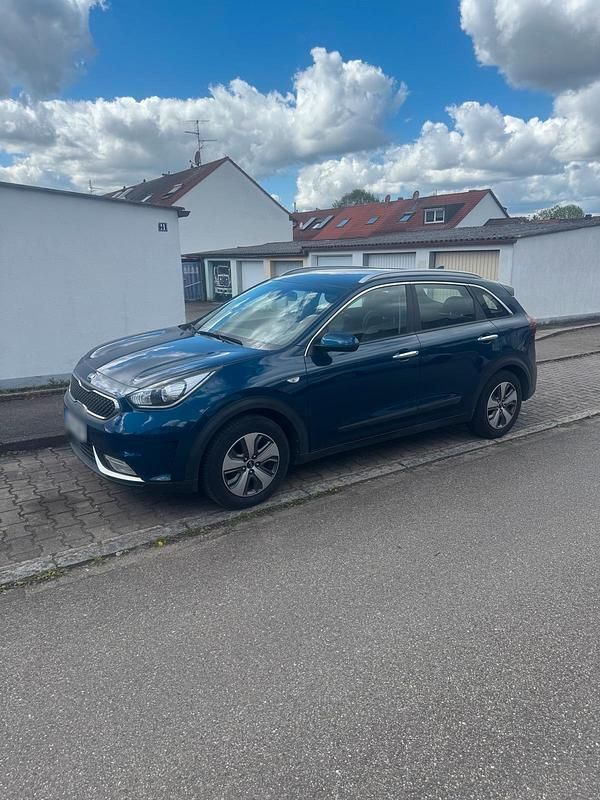 Gebraucht Kia Niro 141 PS (103 kW) 2018 Blau SUV