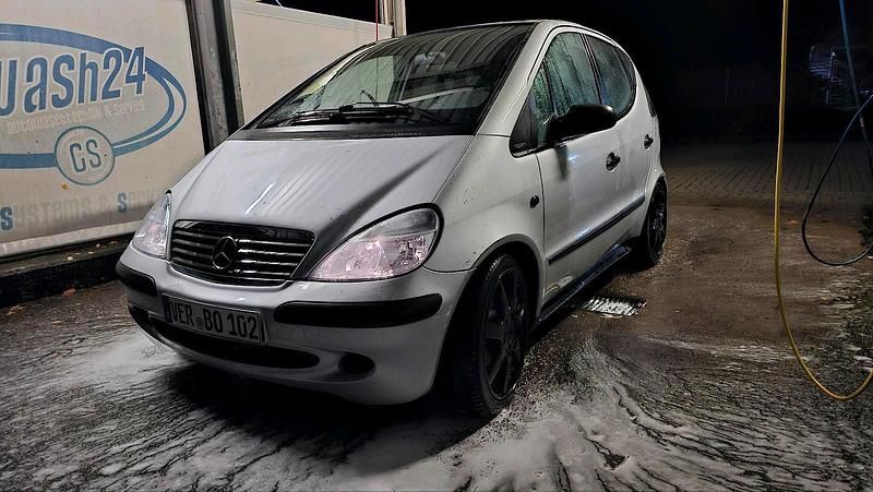 Silber Gebraucht 2002 Mercedes 190 AMG Limousine | 1.399 € - Bild 1/4