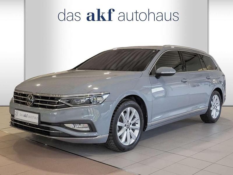 Gebraucht VW Passat Elegance 150 PS (110 kW) 2024 Mondsteingrau Kombi