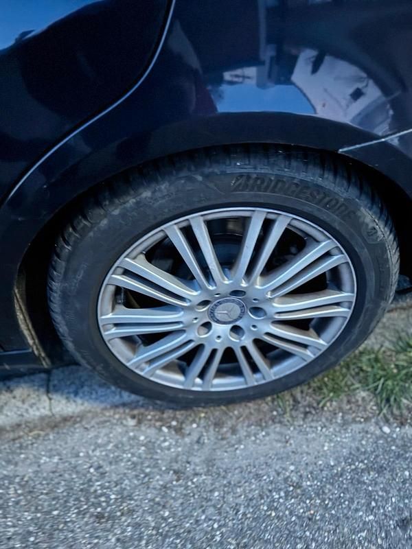 Second-hand Mercedes E250 150 CP (110 kW) 2011 Albastru Break