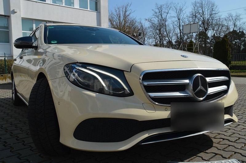 Gebraucht Mercedes E220 Avantgarde 194 PS (142 kW) 2017 Grau Kombi