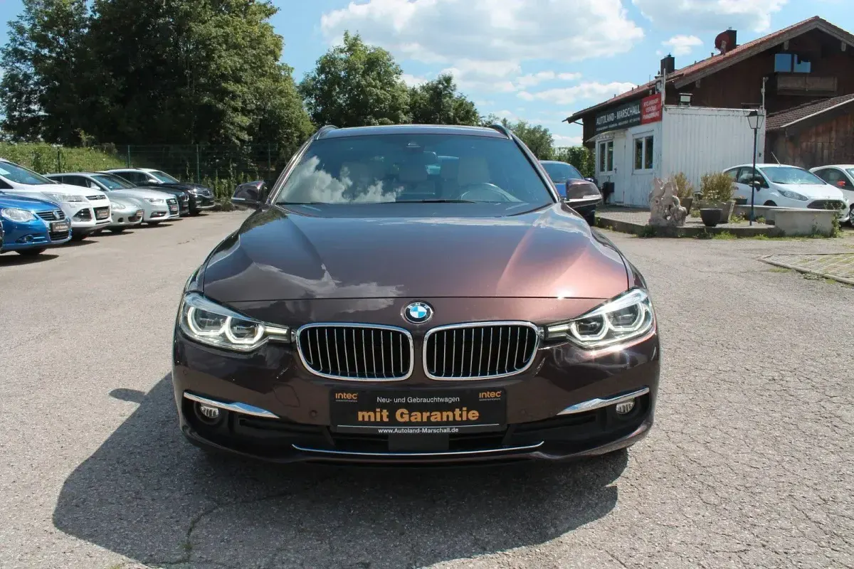 Gebraucht BMW 320 Sport Line 190 PS (139 kW) 2016 Rot Limousine