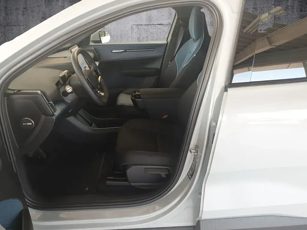 Gebraucht Volvo EX30 Core 200 kW (272 PS) 2024 Grau SUV