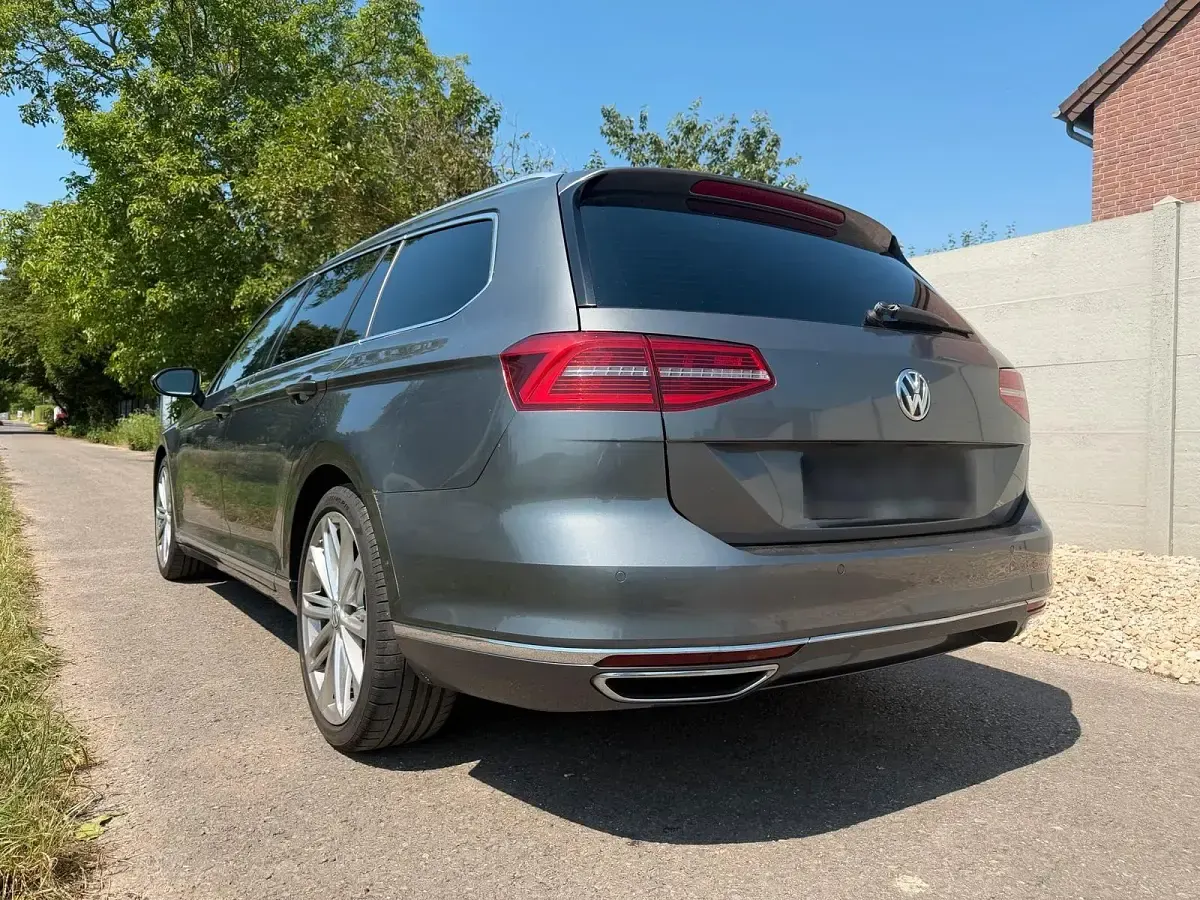 Gebraucht VW Passat 239 PS (175 kW) 2016 Grau Kombi
