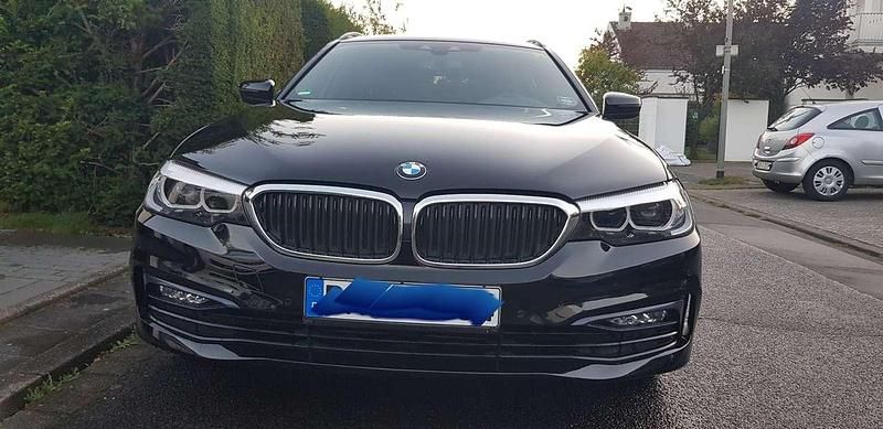 Schwarz Gebraucht 2018 BMW 520 Sport Line Kombi | 19.999 € (Fairer Preis) - Bild 1/4