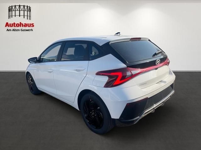 Neu Hyundai i20 Blackline 90 PS (66 kW) 2026 Weiss Kleinwagen