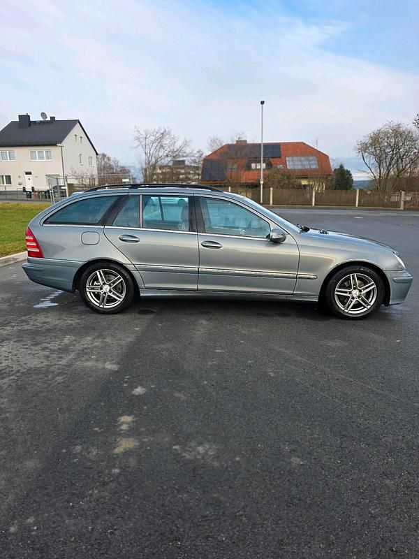 Gebraucht Mercedes C220 Avantgarde 150 PS (110 kW) 2005 Kombi