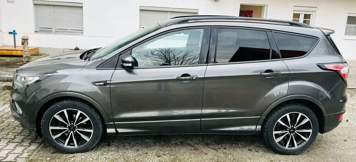 Usata Ford Kuga ST-Line 150 CV (110 kW) 2018 Grigio SUV