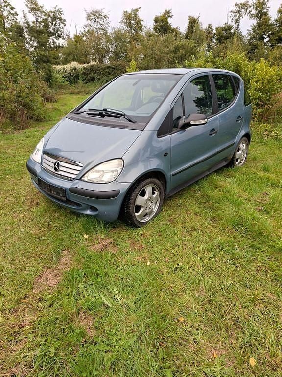 Blau Gebraucht 2001 Mercedes A140 Classic Van / Kleinbus | 530 € (Guter Preis) - Bild 1/4