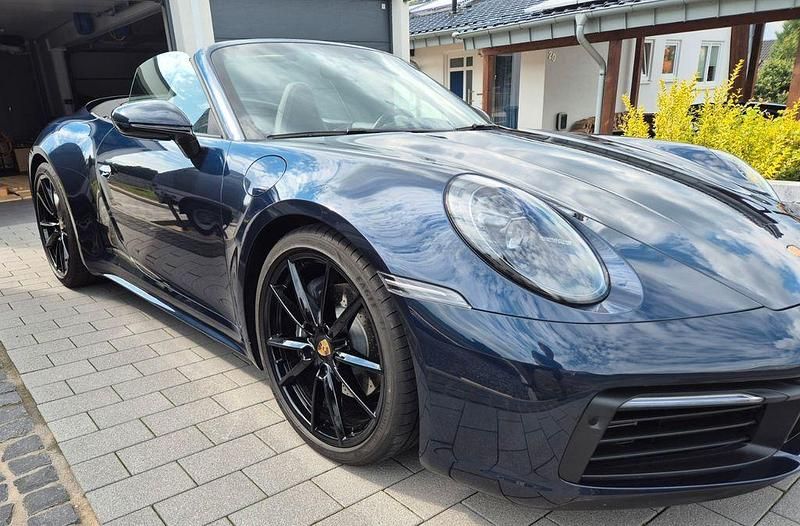 Blau Gebraucht 2020 Porsche 911 Carrera 4 Cabriolet Cabrio | 131.000 € (Etwas zu teuer) - Bild 1/4
