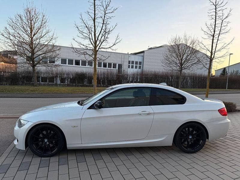Gebraucht BMW 330 M Sport 245 PS (180 kW) 2011 Weiß Coupé