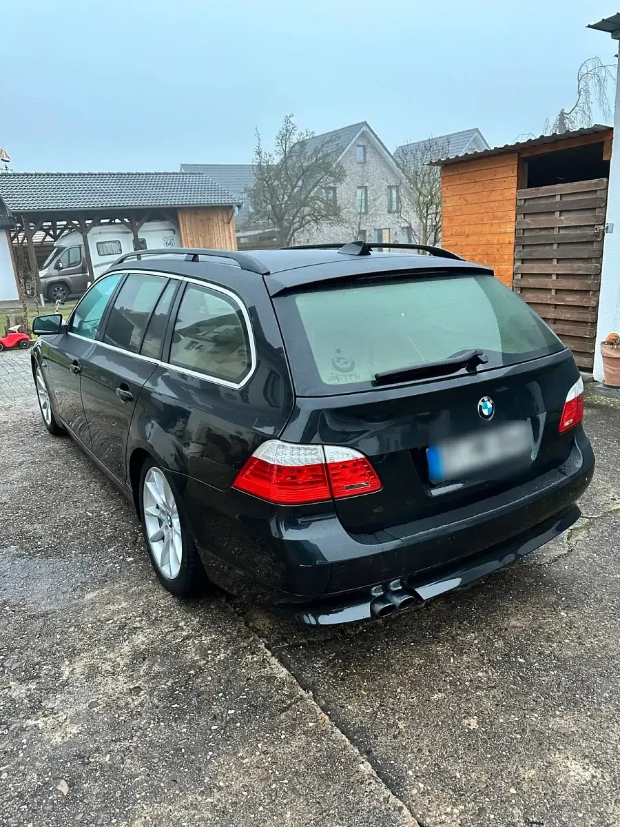 Gebraucht BMW 525 197 PS (144 kW) 2009 Schwarz Kombi