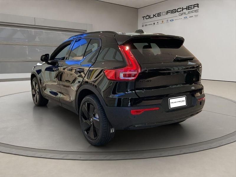 Neu Volvo XC40 Plus 163 PS (119 kW) 2025 Schwarz SUV