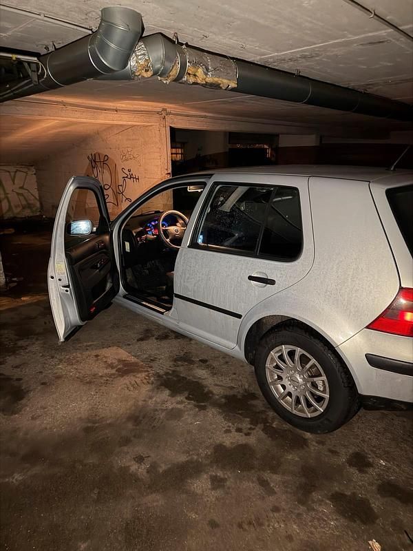 Gebraucht VW Golf IV 105 PS (77 kW) 2000 Silber Kleinwagen