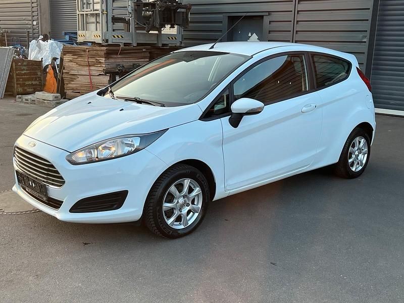 Gebraucht Ford Fiesta 82 PS (60 kW) 2013 Weiß Kleinwagen