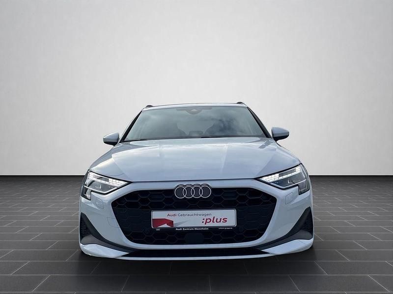 Gebraucht Audi A3 Ambiente 116 PS (85 kW) 2025 Gletscherweiß metallic (metallic) Limousine