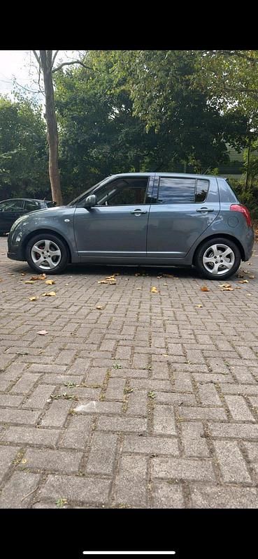 Grau Gebraucht 2007 Suzuki Swift Comfort Kleinwagen | 3.100 € (Teuer) - Bild 1/4