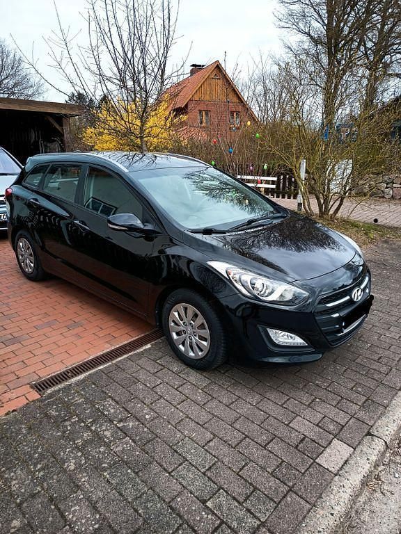Gebraucht Hyundai i30 110 PS (80 kW) 2015 Schwarz Kombi