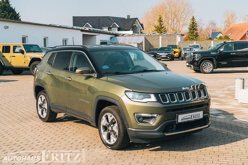Gebraucht Jeep Compass Limited 170 PS (125 kW) 2018 Olive green/ dach schwarz (metallic) SUV
