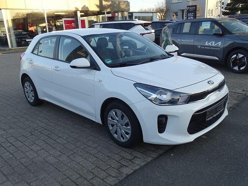 Gebraucht Kia Rio Edition 7 84 PS (61 kW) 2018 Weiß Limousine