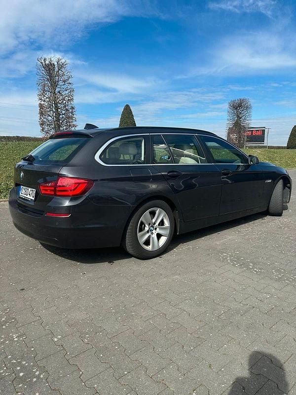 Gebraucht BMW 525 Sport Line 218 PS (160 kW) 2012 Grau Kombi