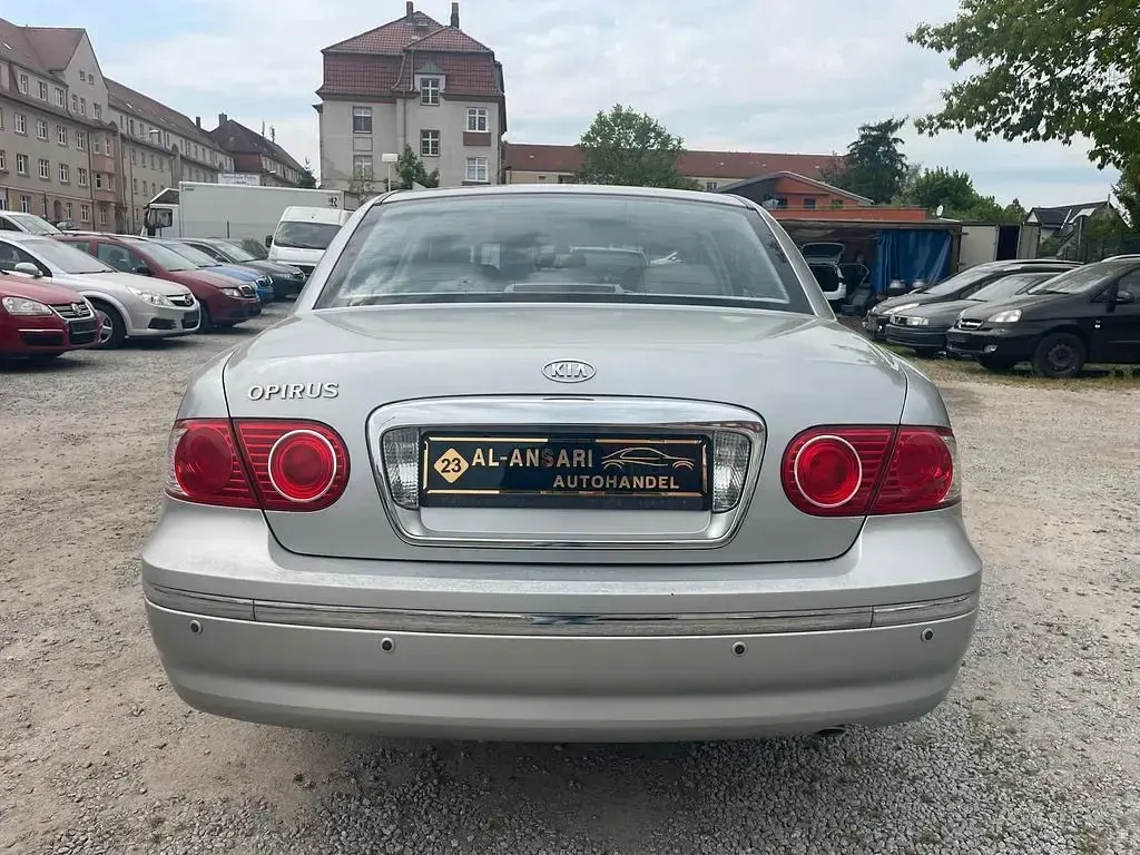Gebraucht Kia Opirus 203 PS (149 kW) 2005 Silber Limousine
