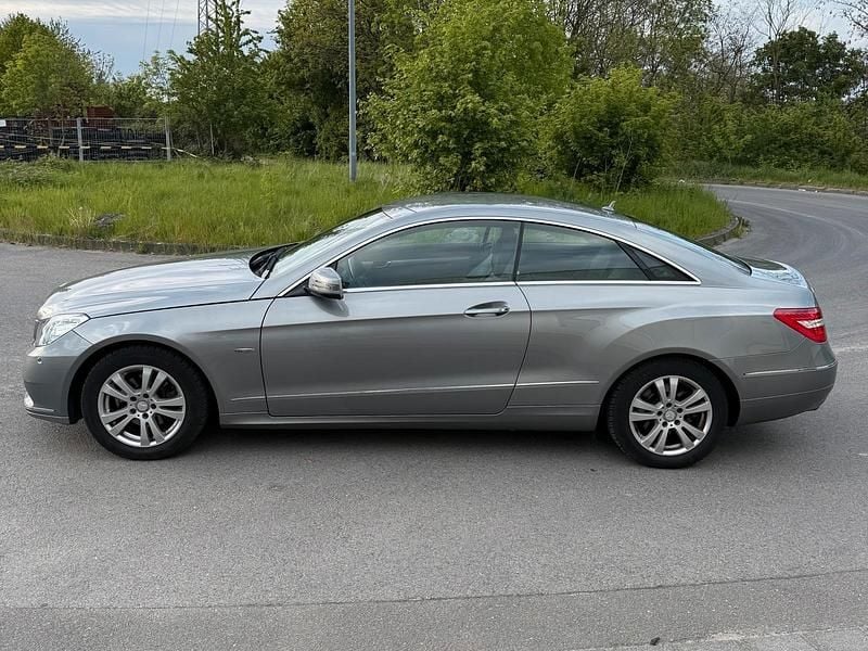 Second-hand Mercedes E200 184 CP (135 kW) 2011 Gri Coupe
