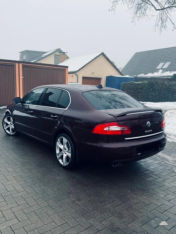 Gebraucht Skoda Superb 160 PS (117 kW) 2008 Rot Limousine
