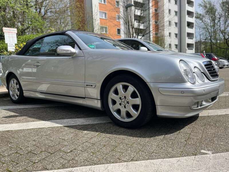 Grau Gebraucht 2003 Mercedes CLK230 Avantgarde Cabrio | 10.900 € (Etwas zu teuer) - Bild 1/4