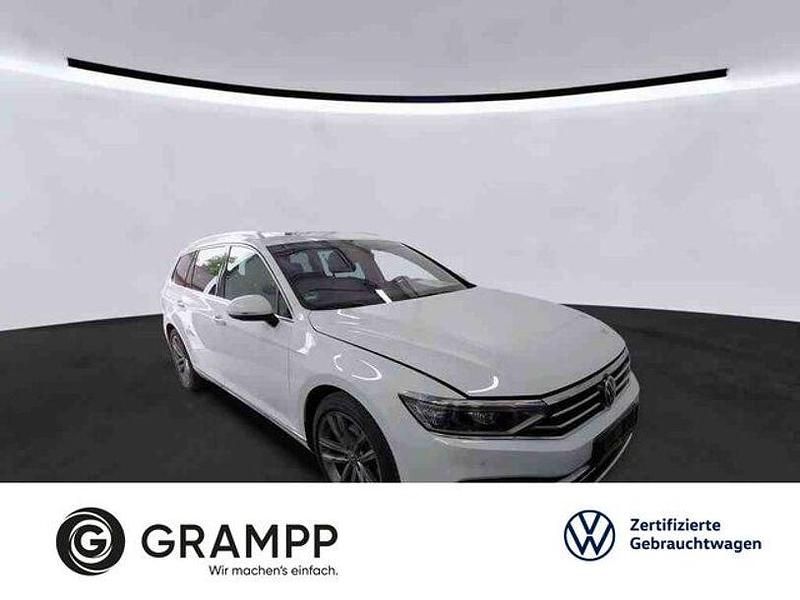 Weiß Gebraucht 2023 VW Passat Elegance Kombi | 33.980 € (Teuer) - Bild 1/4