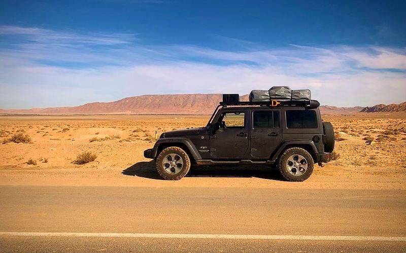 Grau Gebraucht 2017 Jeep Wrangler Sahara SUV | 33.800 € (Guter Preis) - Bild 1/4