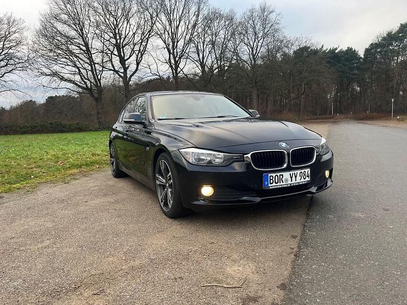 Gebraucht BMW 318 143 PS (105 kW) 2014 Schwarz Limousine
