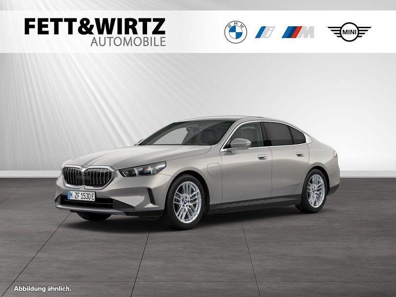 Gebraucht BMW 550e 489 PS (359 kW) 2024 Oxidgrau metallic Limousine