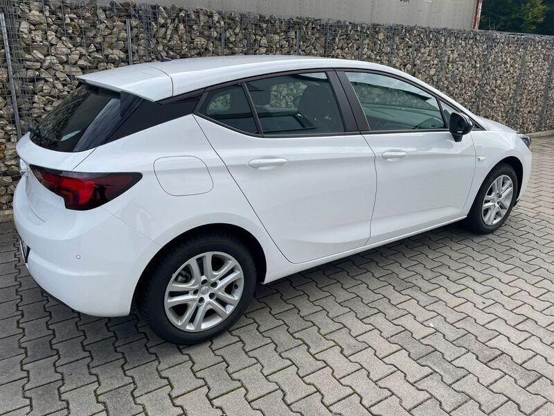 Weiß Gebraucht 2021 Opel Astra Edition Limousine | 16.100 € (Guter Preis) - Bild 1/4
