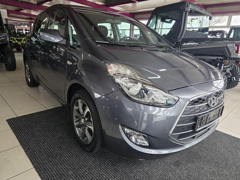 Gebraucht Hyundai ix20 Passion 90 PS (66 kW) 2016 Grau Kleinwagen