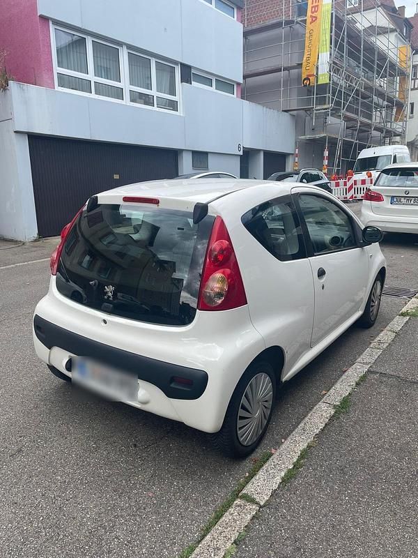 Gebraucht Peugeot 107 68 PS (50 kW) 2007 Weiß Kleinwagen
