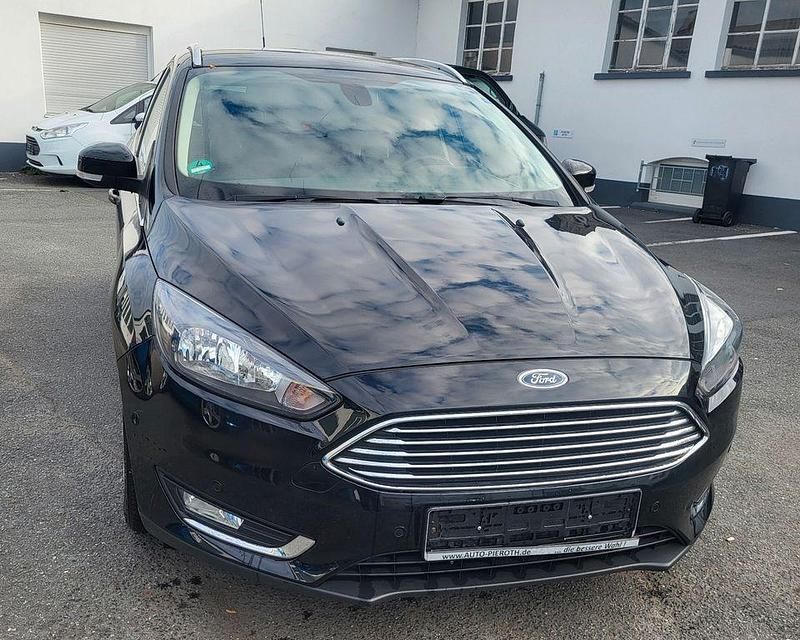 Schwarz Gebraucht 2016 Ford Focus Titanium Limousine | 7.700 € (Fairer Preis) - Bild 1/4