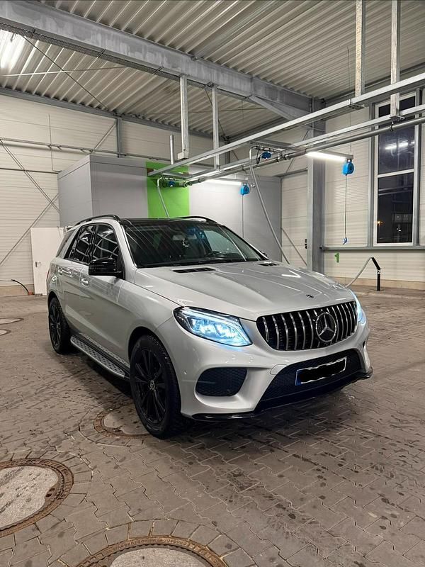 Silber Gebraucht 2018 Mercedes GLE350 AMG SUV | 27.000 € (Fairer Preis) - Bild 1/4